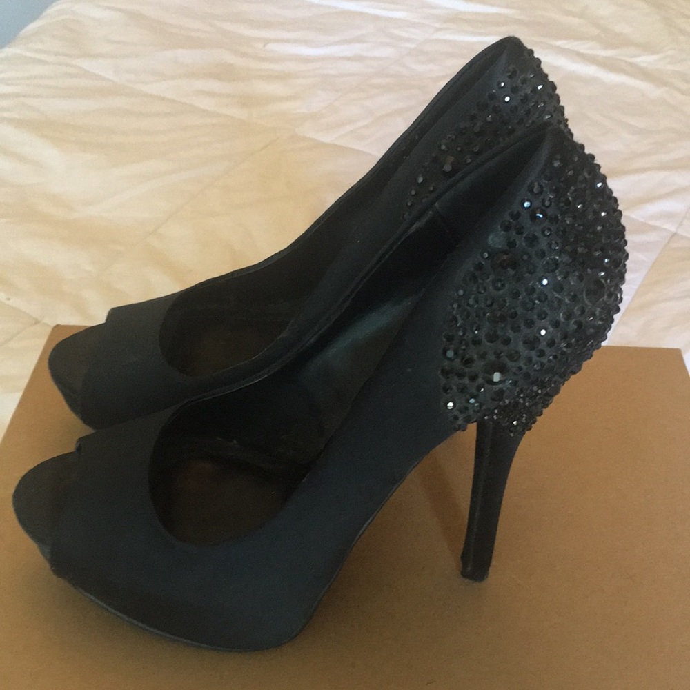 LIKE NEW GEORGEOUS RHINESTONE HIGH HEELS